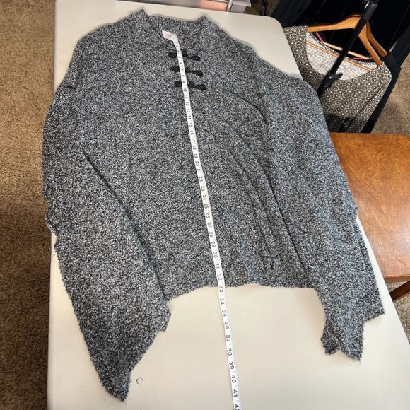 VON SAKEN Poncho Sweater Womens One Size Gray Wool Blend Knit Toggle Longline - Picture 11 of 13